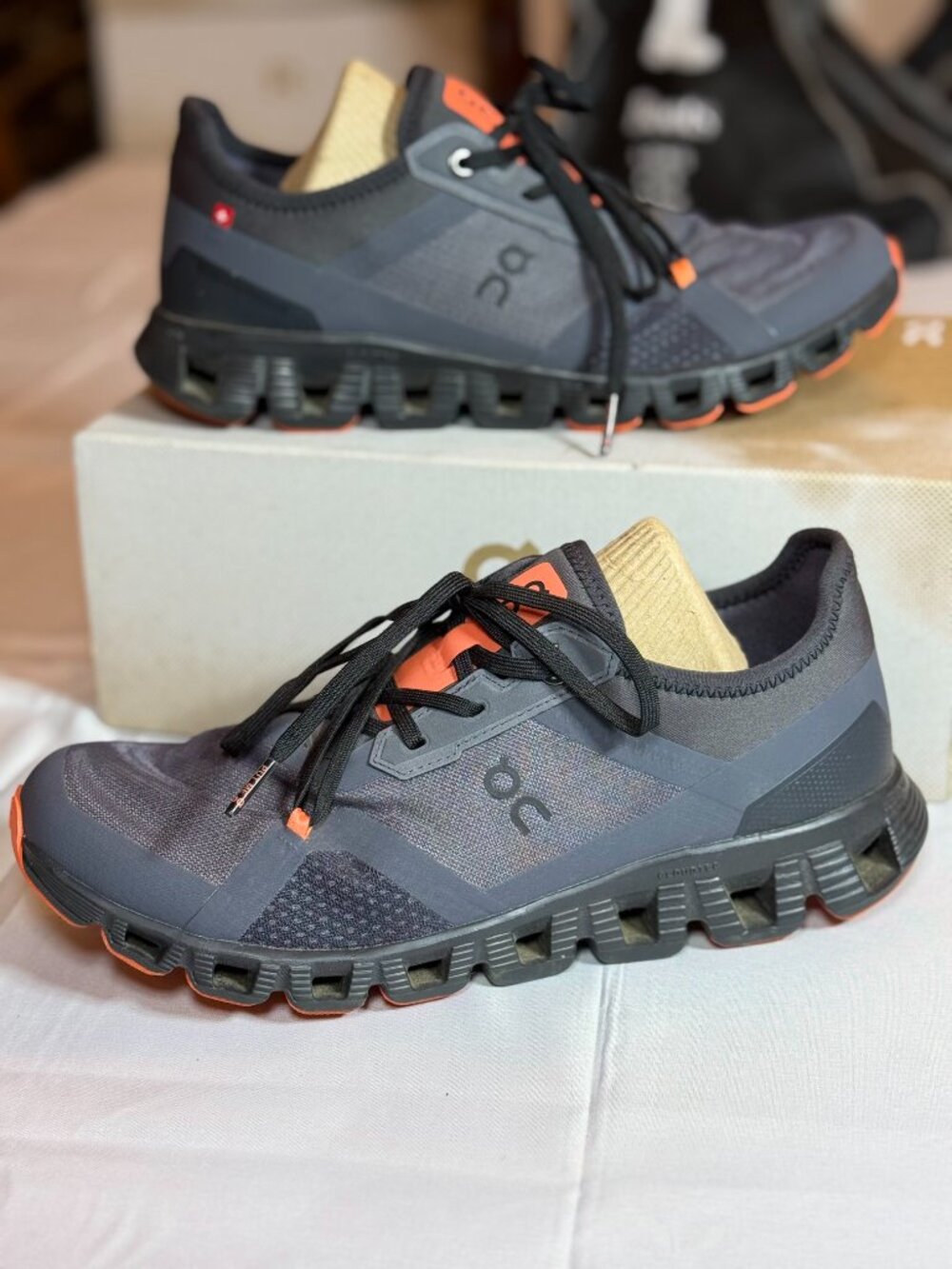 On Running Cloud X 3 AD Eclipse/Flame Shoes Men's 7.5, Women's 9 Like New - Picture 2 of 4